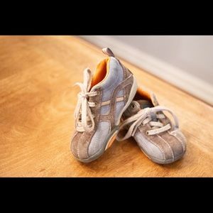 Stride rite toddler size 5 sneakers tennis shoes